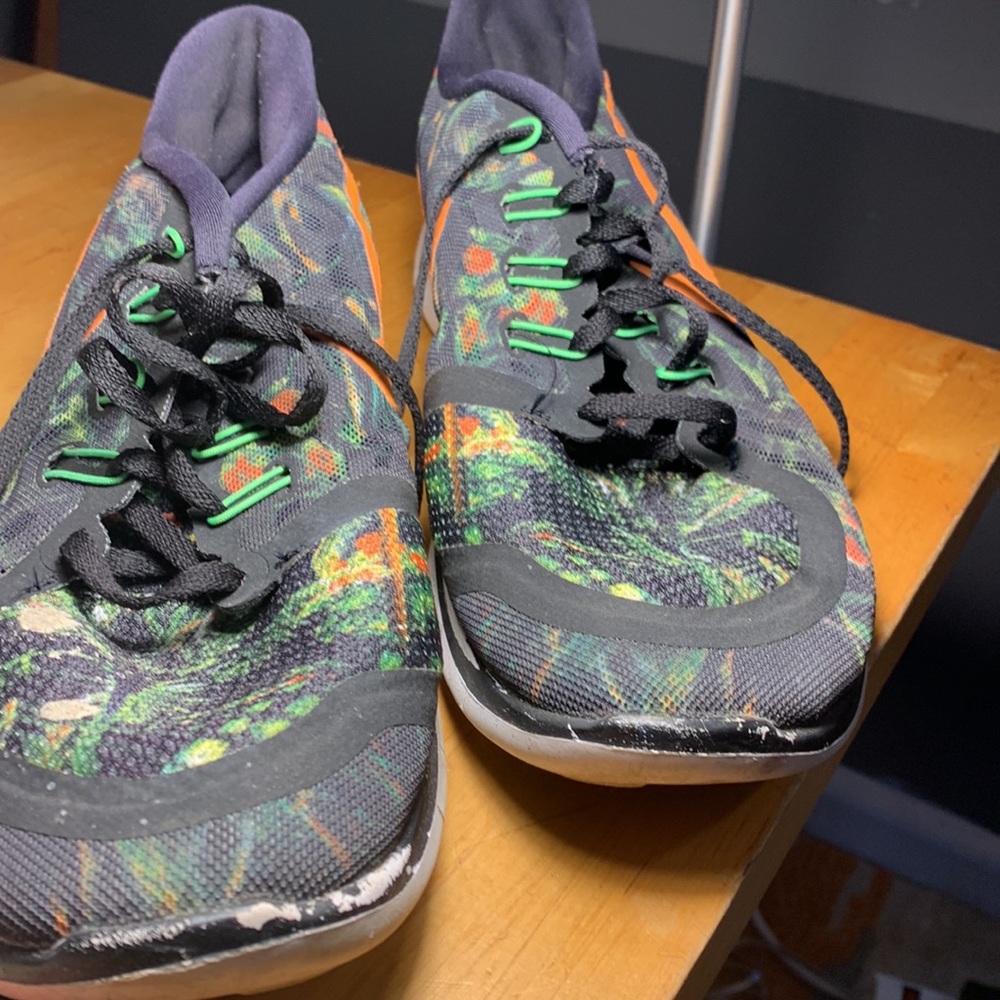 Nikes - Picture 2 of 5